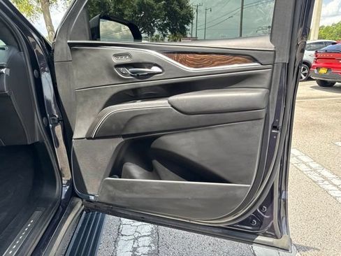 Used 2022 Cadillac Escalade Sport Platinum AWD/4WD image 13