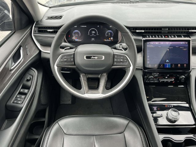 Used 2023 Jeep Grand Cherokee L Limited AWD/4WD image 19