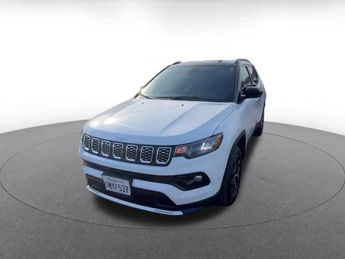 Used 2025 Jeep Compass Limited image 4