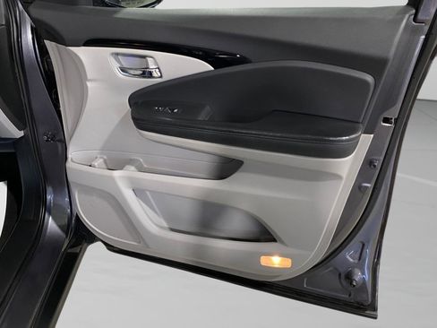 Used 2016 Honda Pilot Touring image 35