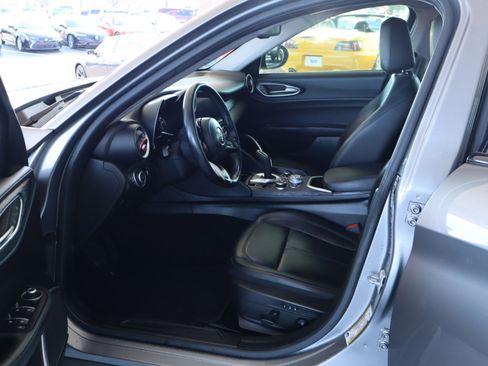 Used 2020 Alfa Romeo Giulia w/ Nero Edizione image 14