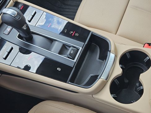 Certified 2026 Porsche Macan AWD/4WD image 20