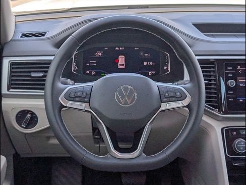 Certified 2023 Volkswagen Atlas SE w/ Black Wheel Package FWD image 13