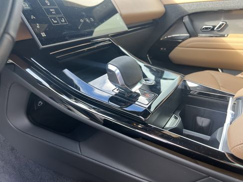 Certified 2025 Land Rover Range Rover Sport SE image 26