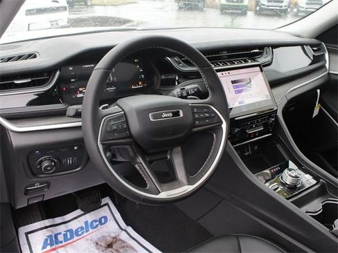 New 2024 Jeep Grand Cherokee Limited 4xe w/ Luxury Tech Group II image 18