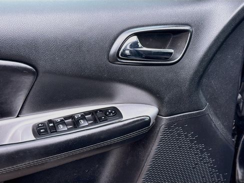 Used 2019 Dodge Journey SE w/ Connectivity Group FWD image 13