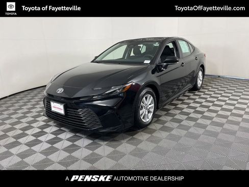 Certified 2025 Toyota Camry LE image 1