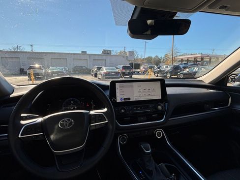 Used 2025 Toyota Grand Highlander XLE image 33