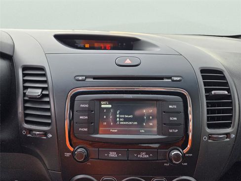 Used 2018 Kia Forte LX w/ LX Rear Camera Package image 14