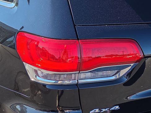 Used 2019 Jeep Grand Cherokee Limited image 10