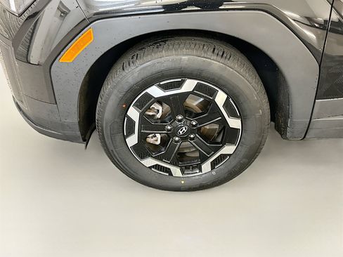 Used 2025 Hyundai Santa Fe SEL AWD/4WD image 11