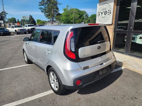 Used 2019 Kia Soul FWD image 3
