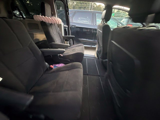 Used 2011 Dodge Grand Caravan Express FWD image 32