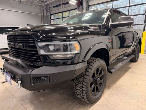 Used 2019 RAM 2500 Laramie w/ Black Appearance Package AWD/4WD image 4