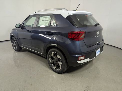 Certified 2025 Hyundai Venue Limited FWD image 6