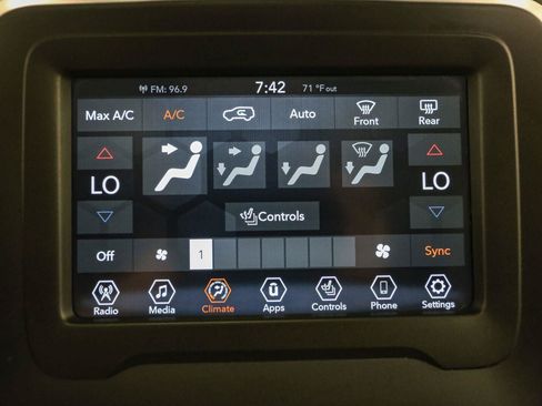 Used 2020 Jeep Renegade Limited AWD/4WD image 30