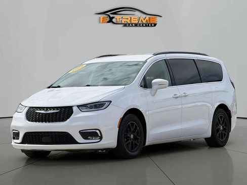 Used 2022 Chrysler Pacifica Touring-L FWD image 1