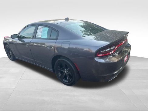 Used 2017 Dodge Charger SXT RWD image 10