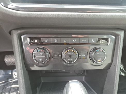 Used 2021 Volkswagen Tiguan SE FWD image 21