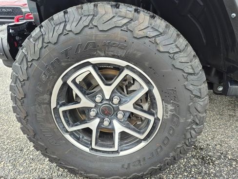 Used 2024 Jeep Wrangler Rubicon w/ Technology Group image 9
