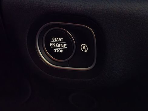 Used 2024 Mercedes-Benz GLS 450 4MATIC image 40