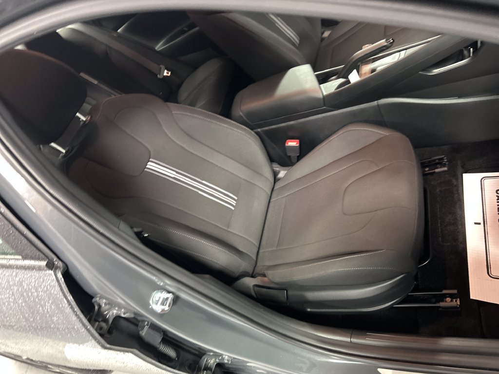 Used 2025 Hyundai Elantra Sport FWD image 23