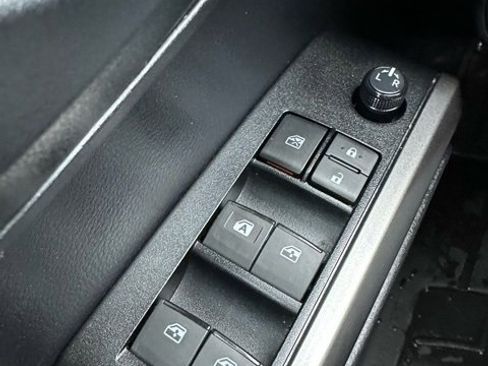 Used 2020 Toyota Tacoma SR5 image 17