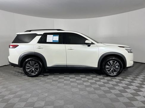 Used 2022 Nissan Pathfinder SV w/ SV Premium Package FWD image 13