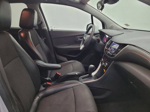 Used 2019 Chevrolet Trax LT w/ LT Convenience Package image 21