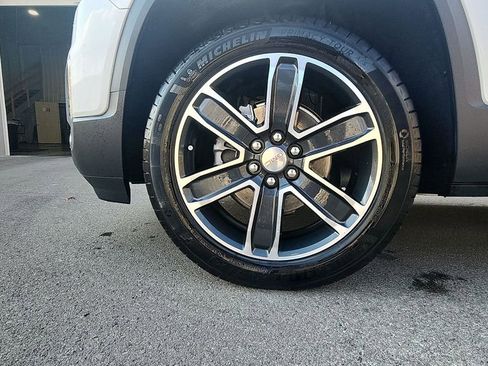 Used 2023 GMC Acadia SLT w/ Preferred Package image 14