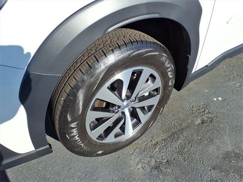 Used 2025 Subaru Outback Premium w/ Popular Package #1A image 4