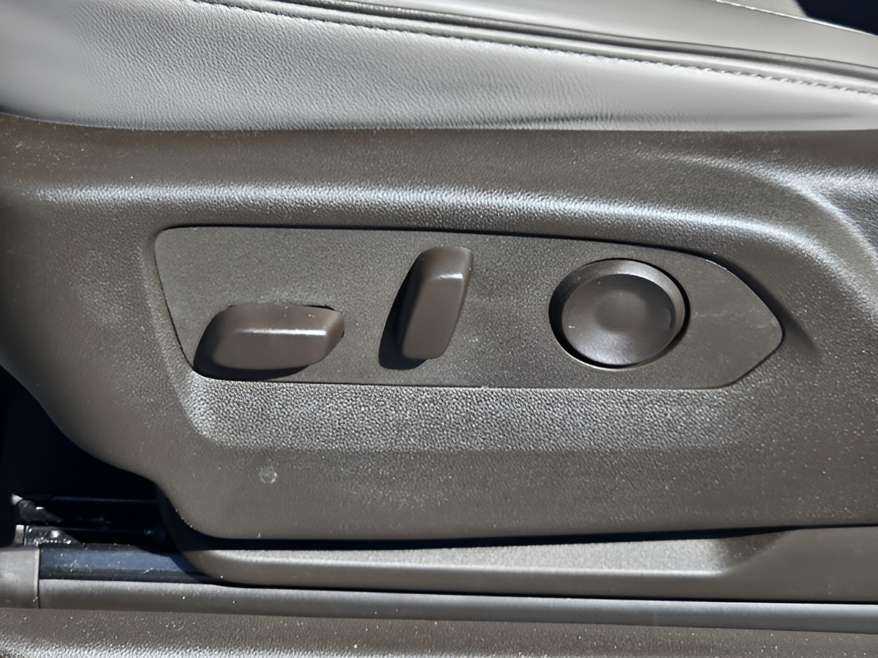 Used 2025 GMC Yukon Elevation AWD/4WD image 14