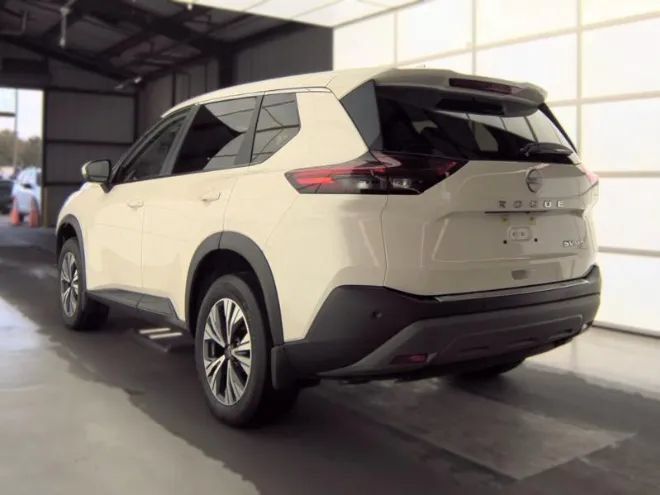 Used 2023 Nissan Rogue SV AWD/4WD image 2