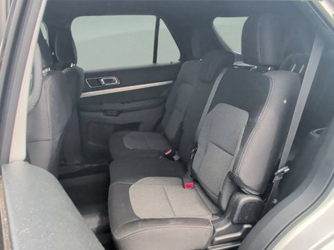 Used 2018 Ford Explorer XLT FWD image 34