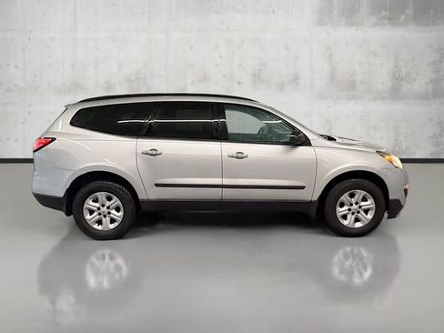 Used 2017 Chevrolet Traverse LS image 4