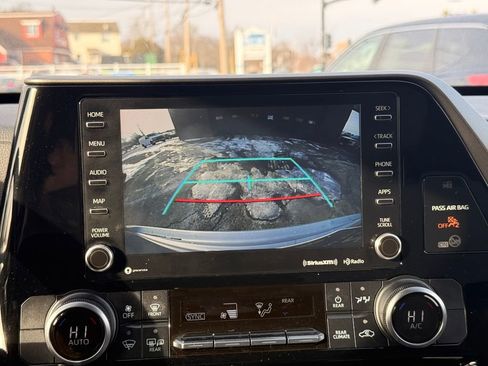 Used 2022 Toyota Highlander LE image 34