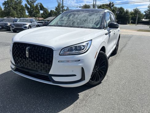 Used 2023 Lincoln Corsair Reserve w/ Equipment Group 201A image 3