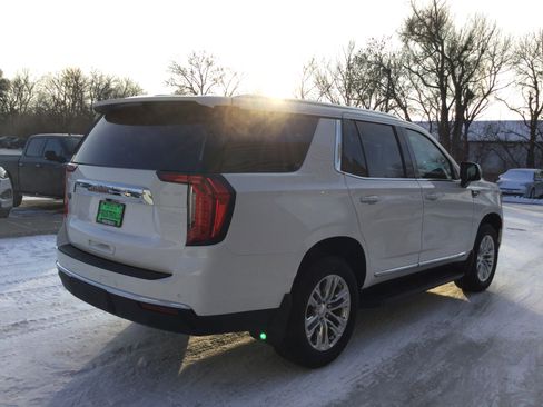 Used 2024 GMC Yukon SLT w/ SLT Luxury Package image 5