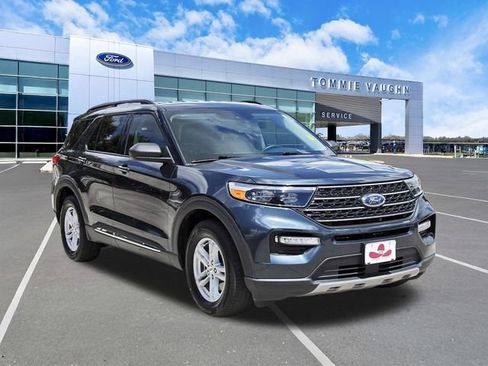 Used 2024 Ford Explorer XLT w/ Equipment Group 202A RWD image 6
