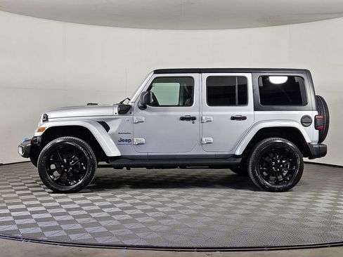 Used 2023 Jeep Wrangler Unlimited Sahara w/ Cold Weather Group AWD/4WD image 3