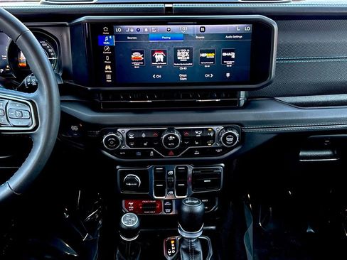 Used 2025 Jeep Wrangler Unlimited Rubicon 4xe w/ Convenience Group image 15