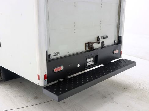 Used 2022 Ford E-350 and Econoline 350 Super Duty w/ Power Windows & Locks Group image 9