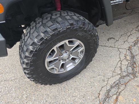 Used 2015 Jeep Wrangler Unlimited Rubicon w/ Connectivity Group image 11