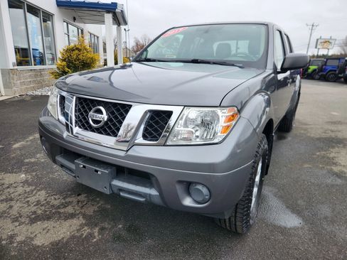 Used 2019 Nissan Frontier SV image 4