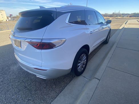 Used 2024 Buick Enclave Premium image 7