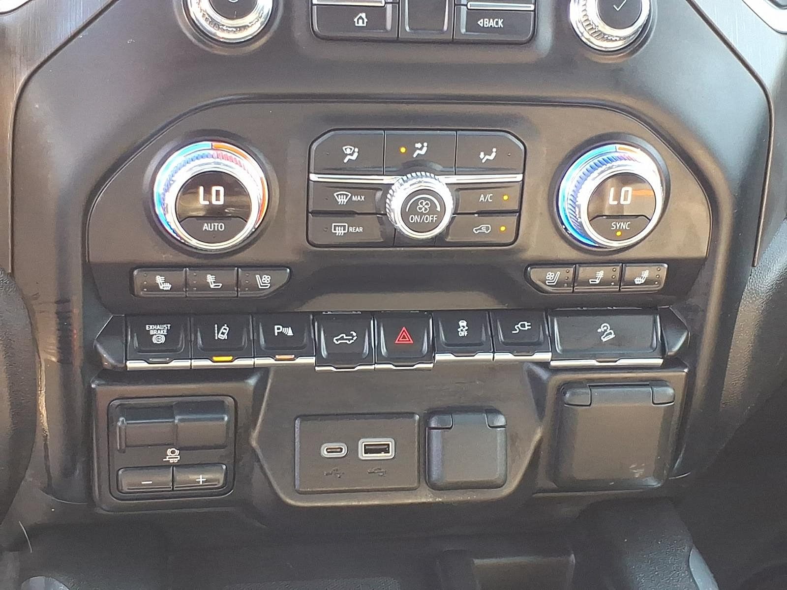 Used 2022 GMC Sierra 2500 AT4 w/ AT4 Preferred Package AWD/4WD image 25