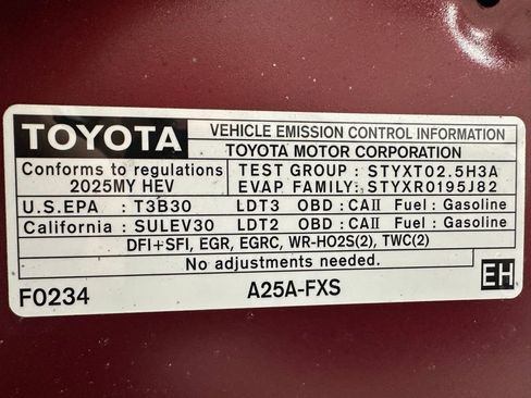 Used 2025 Toyota Sienna XLE image 74