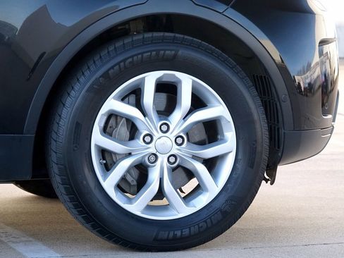 Used 2018 Land Rover Discovery SE image 31