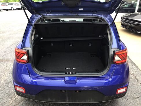 Used 2022 Hyundai Venue SEL FWD image 4