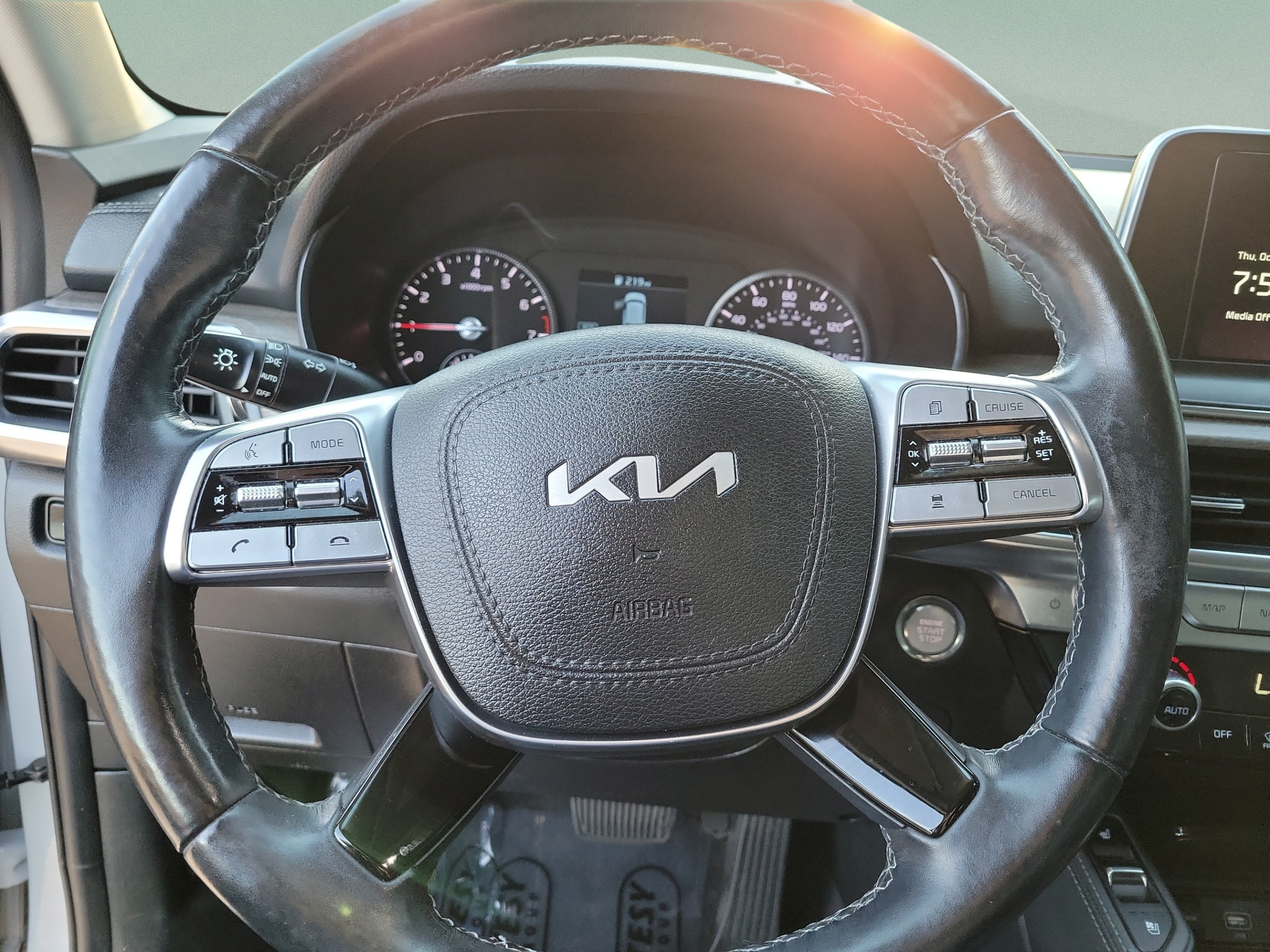 Certified 2022 Kia Telluride EX w/ EX Premium Package AWD/4WD image 17